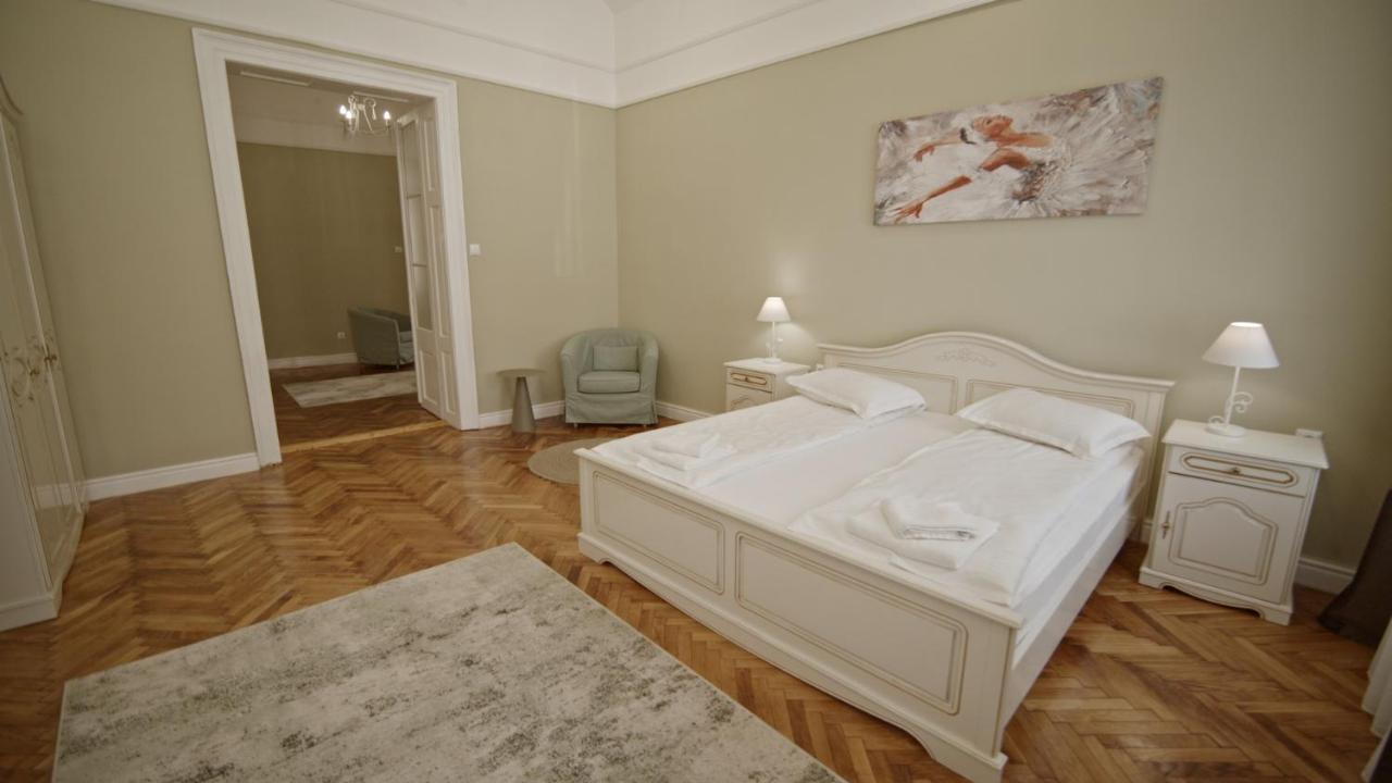 Allegro Apartments City Center Oradea Bagian luar foto